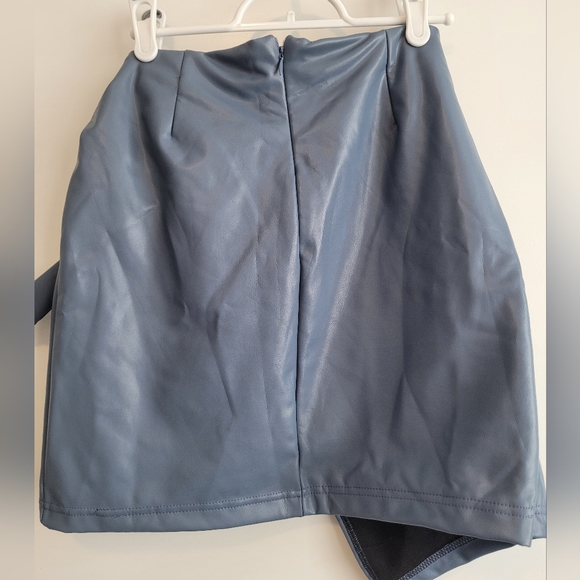 Forever 21 Faux Leather Skirt - Picture 2 of 4